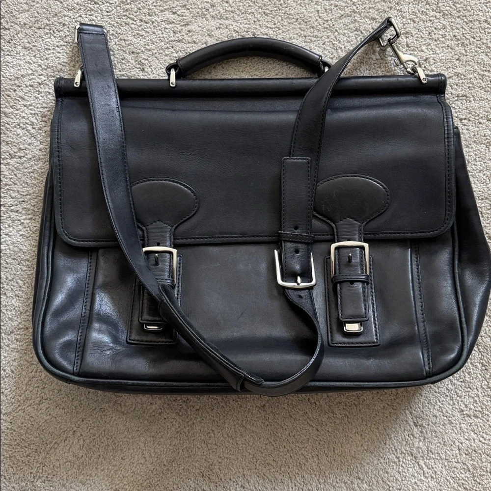 Coach features pockets