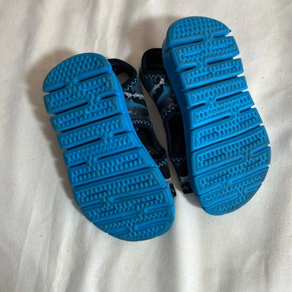 Skechers velcro pliable skx