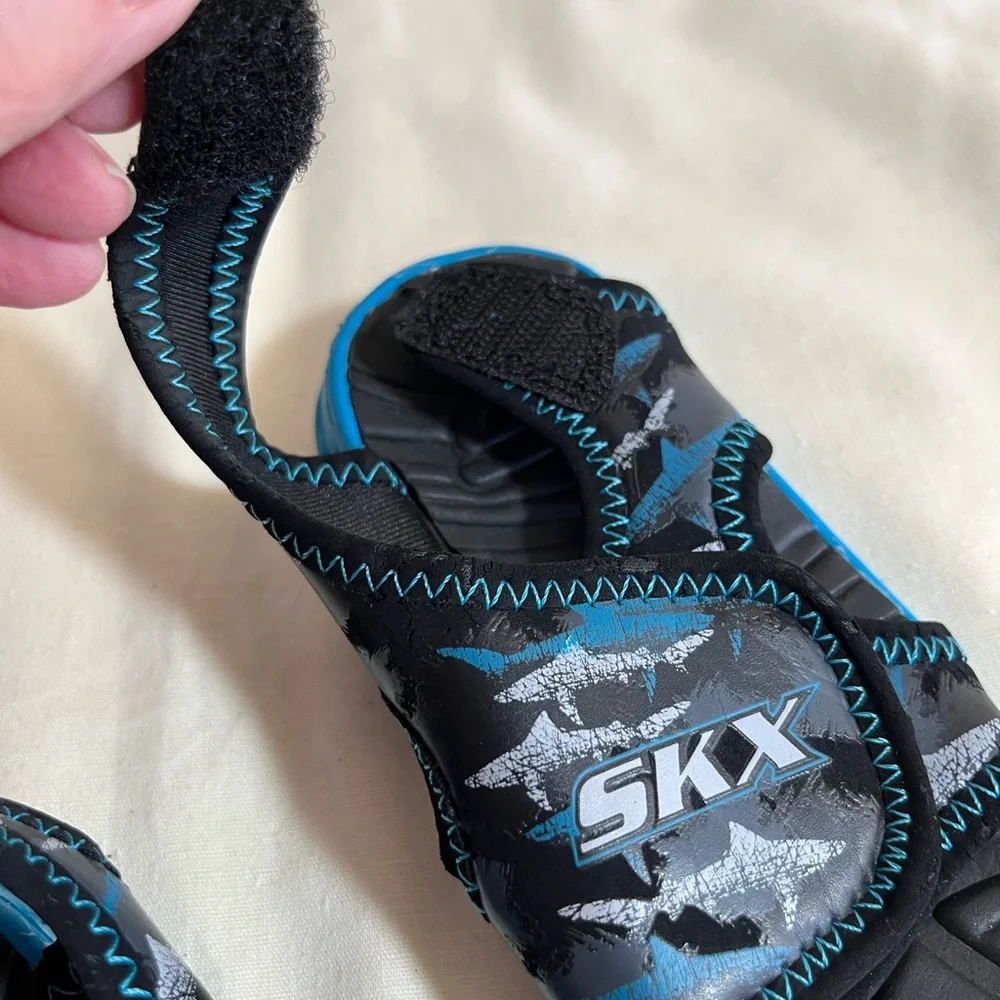 Skechers closure comfort pliable