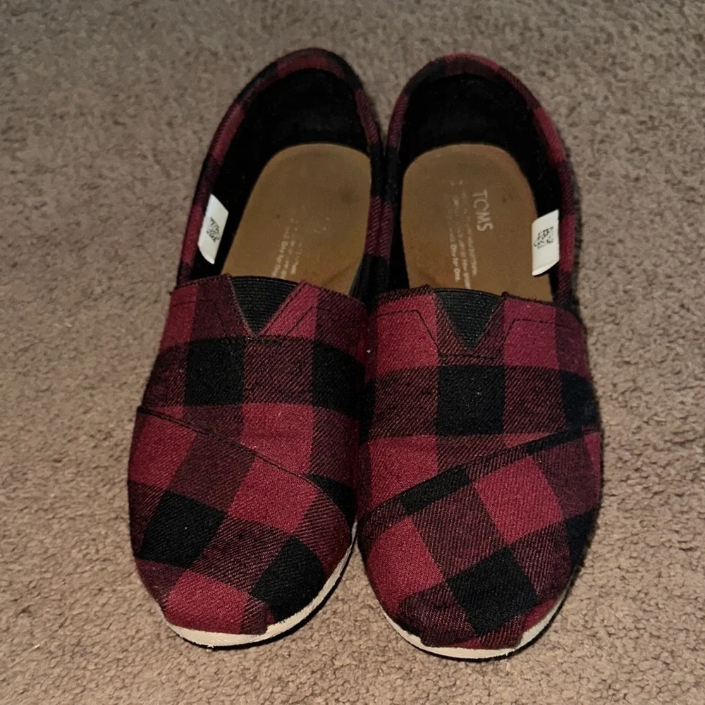 Toms stylish plaid