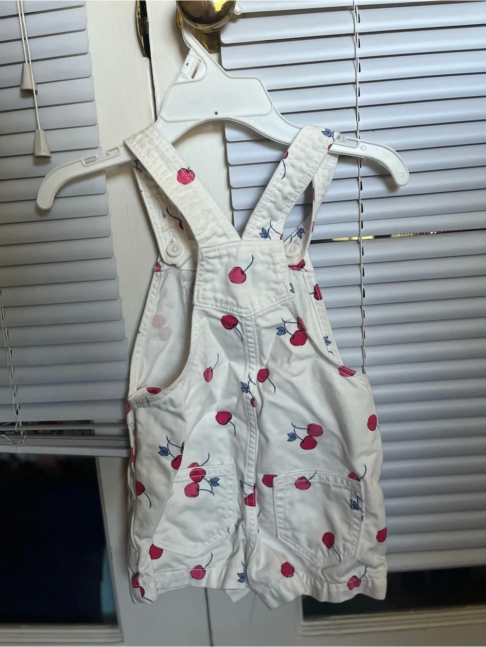 GAP cute white