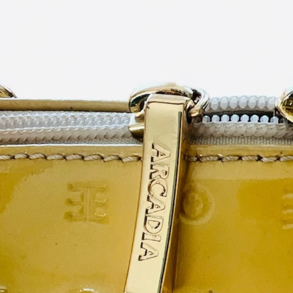 Arcadia top handle