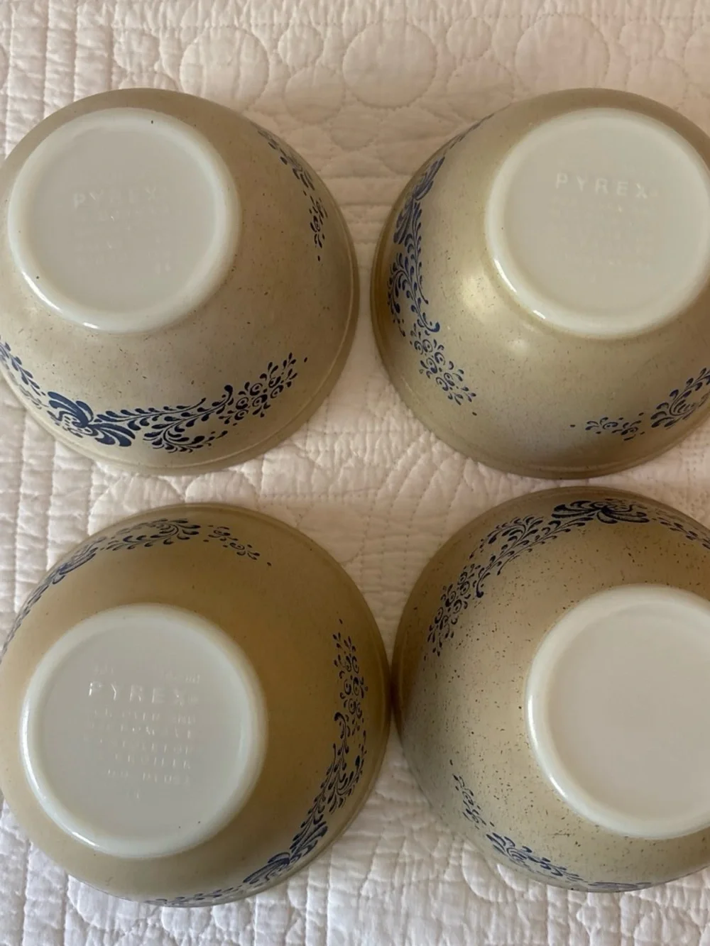 Pyrex set four