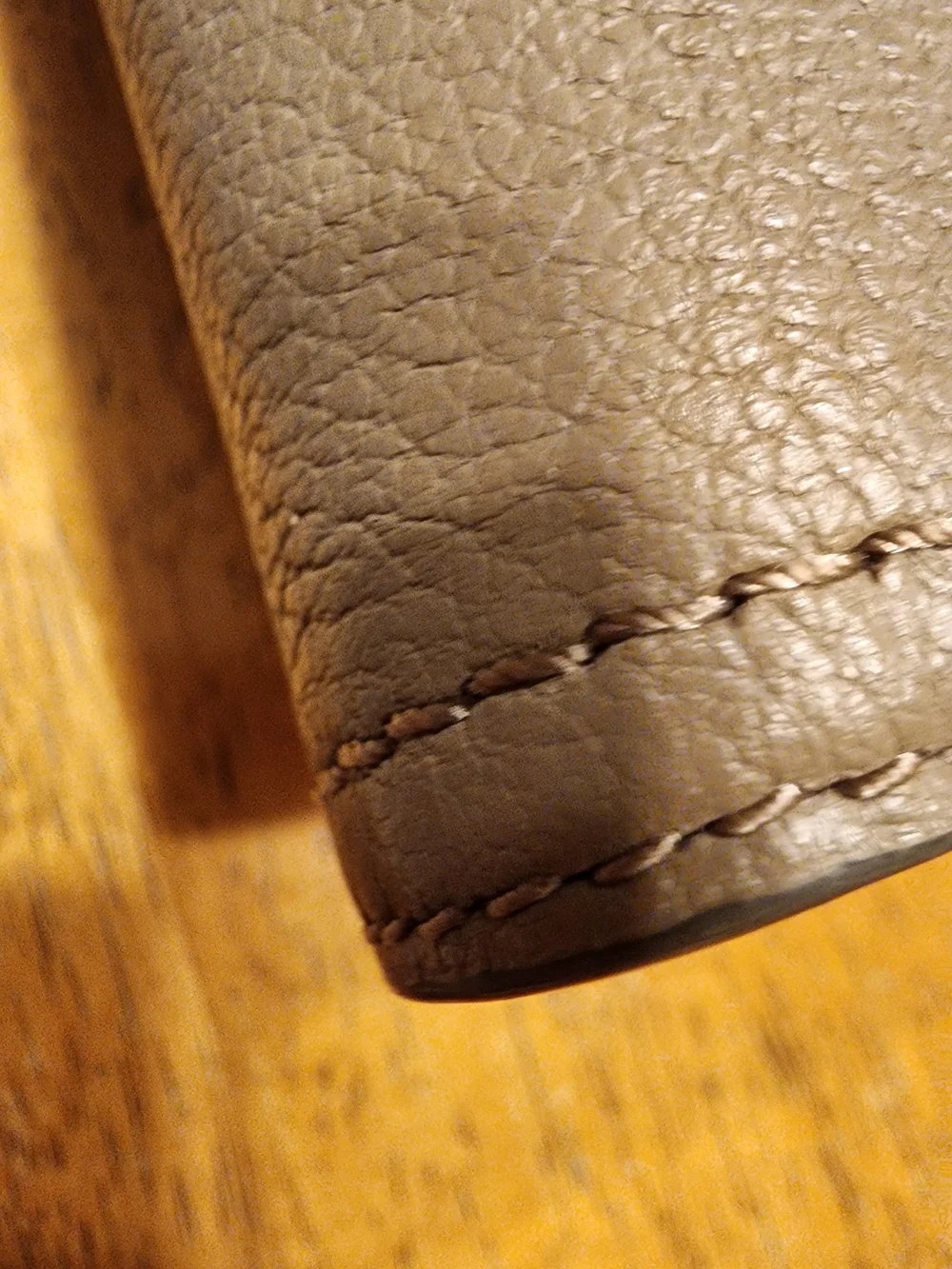 Marc Jacobs compact pebbled