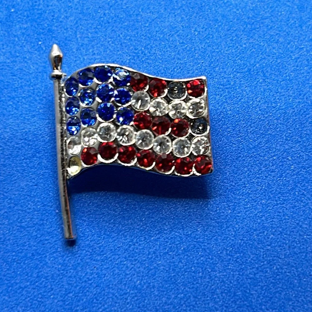 American flag brooch with red white and blue rhinestones‎
