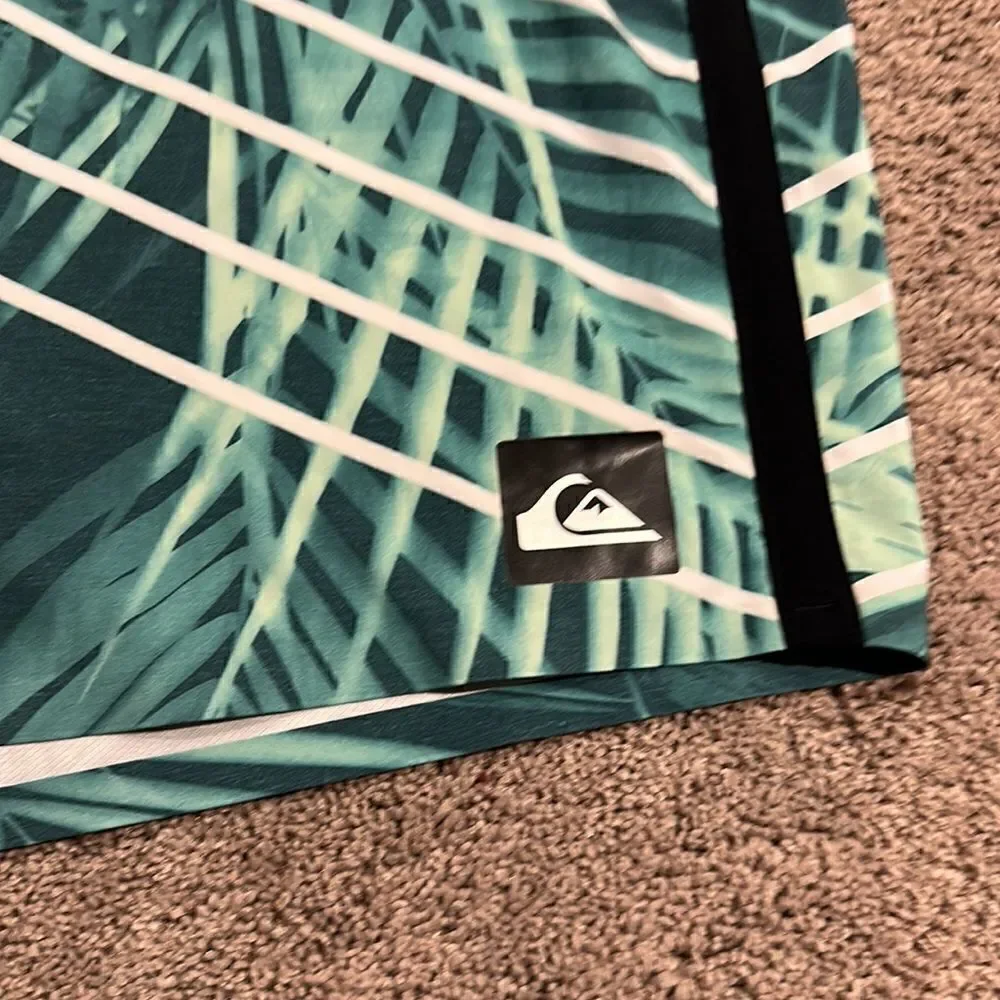 Quiksilver quicksilver size