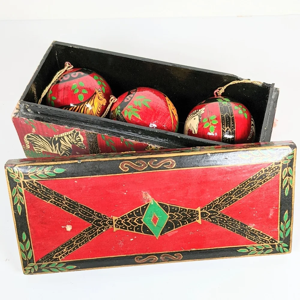 Vintage adorable laquered