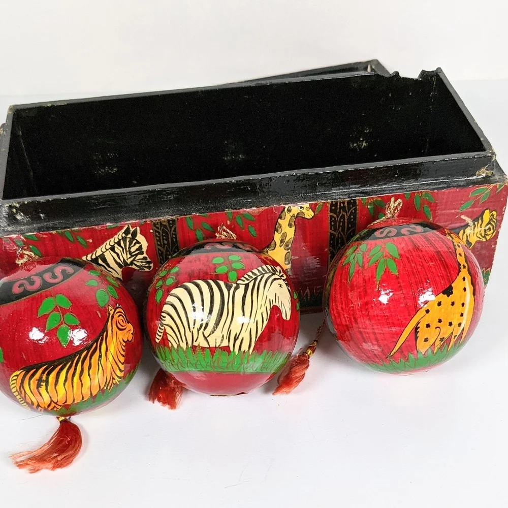 Vintage adorable laquered
