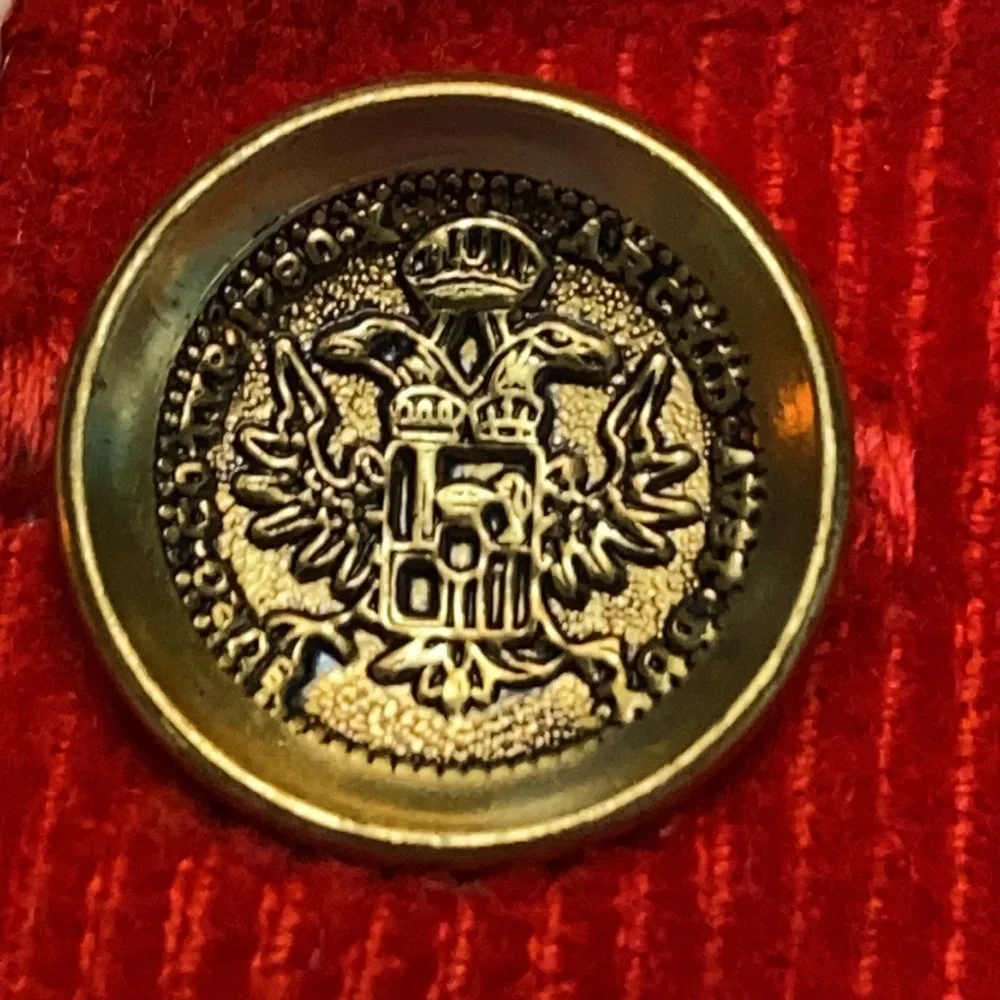 Vintage button shows