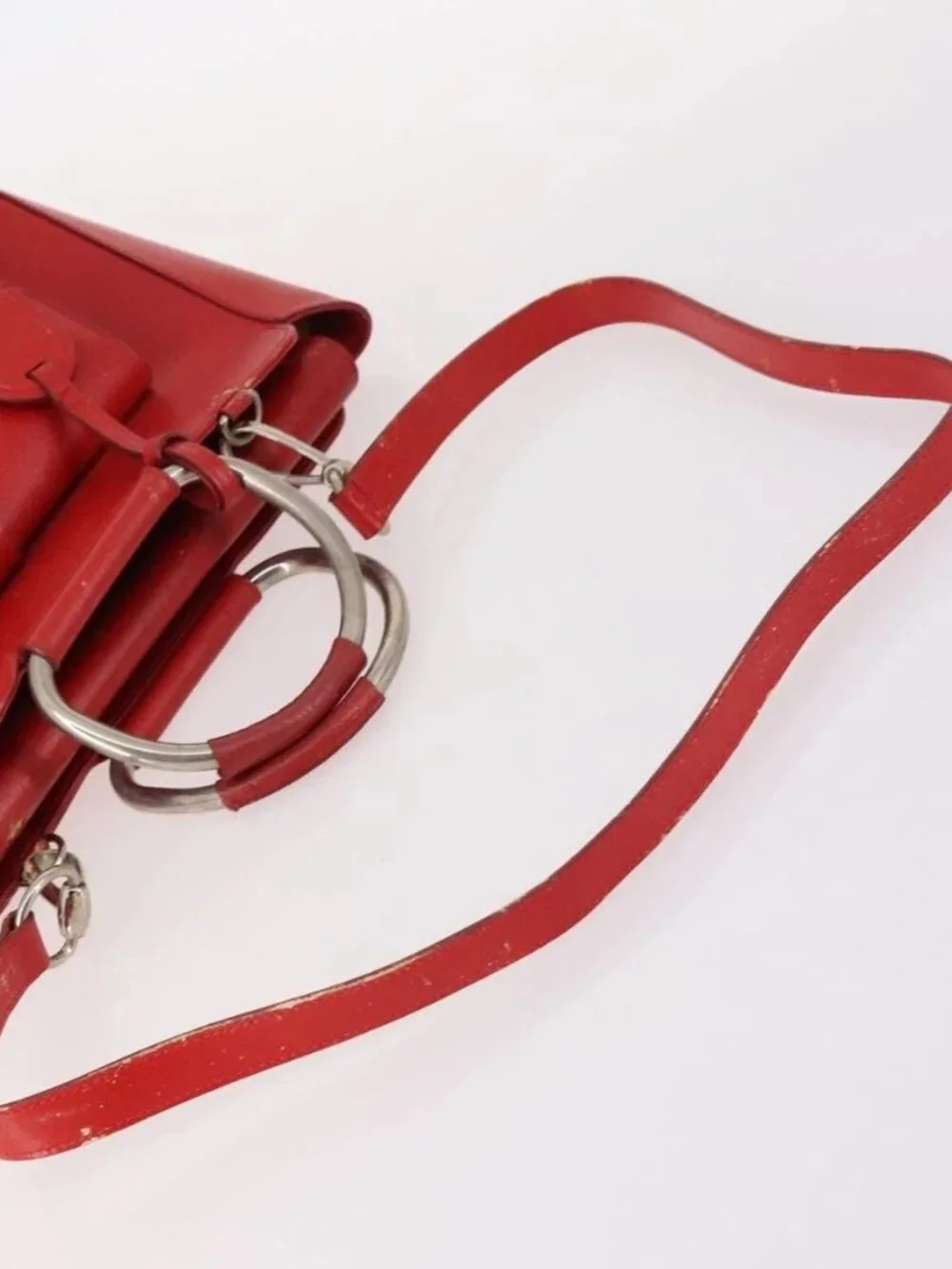 Gucci brand	gucci color	red