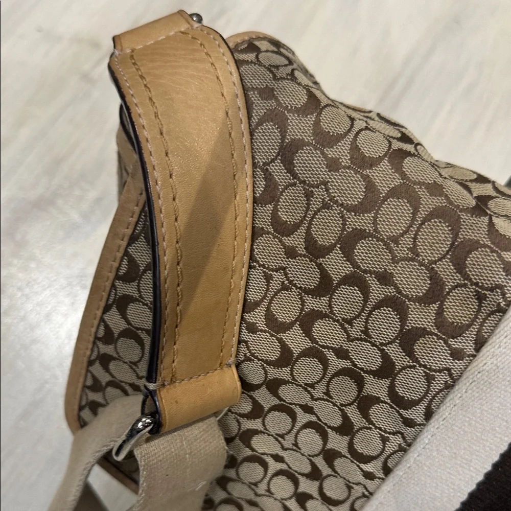 Coach elegant crossbody