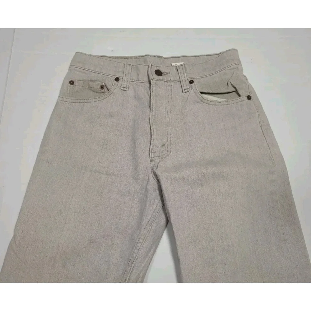 Levis color grayish