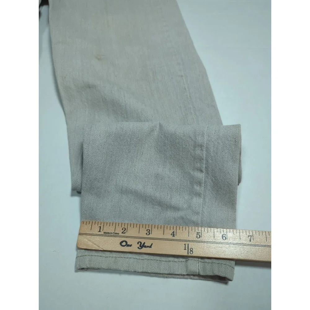 Levis color grayish