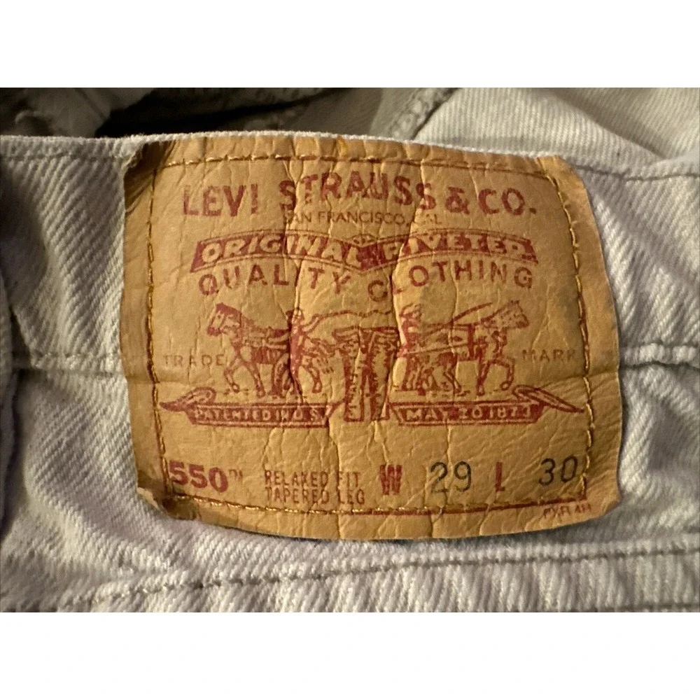 Levis color grayish