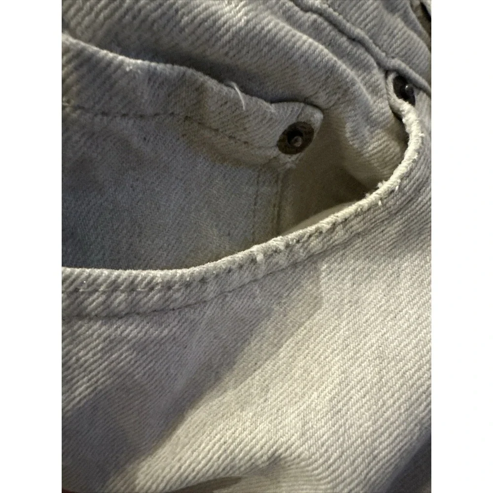 Levis color grayish