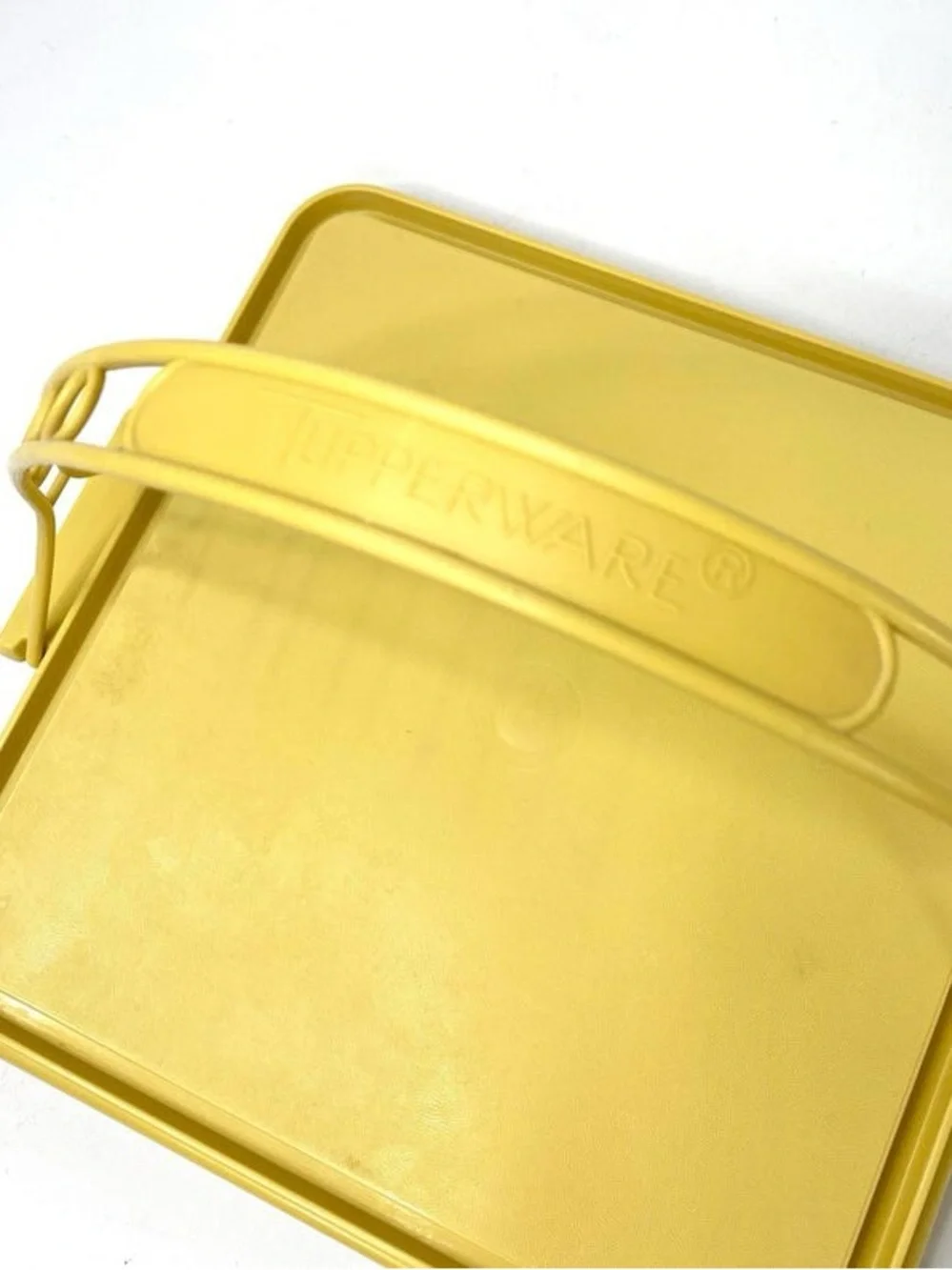Tupperware compact cake