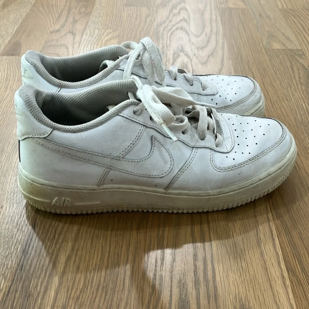 Nike Unisex Triple White Air Force 1 Low LE AF1 Platform Lace Up Sneakers
