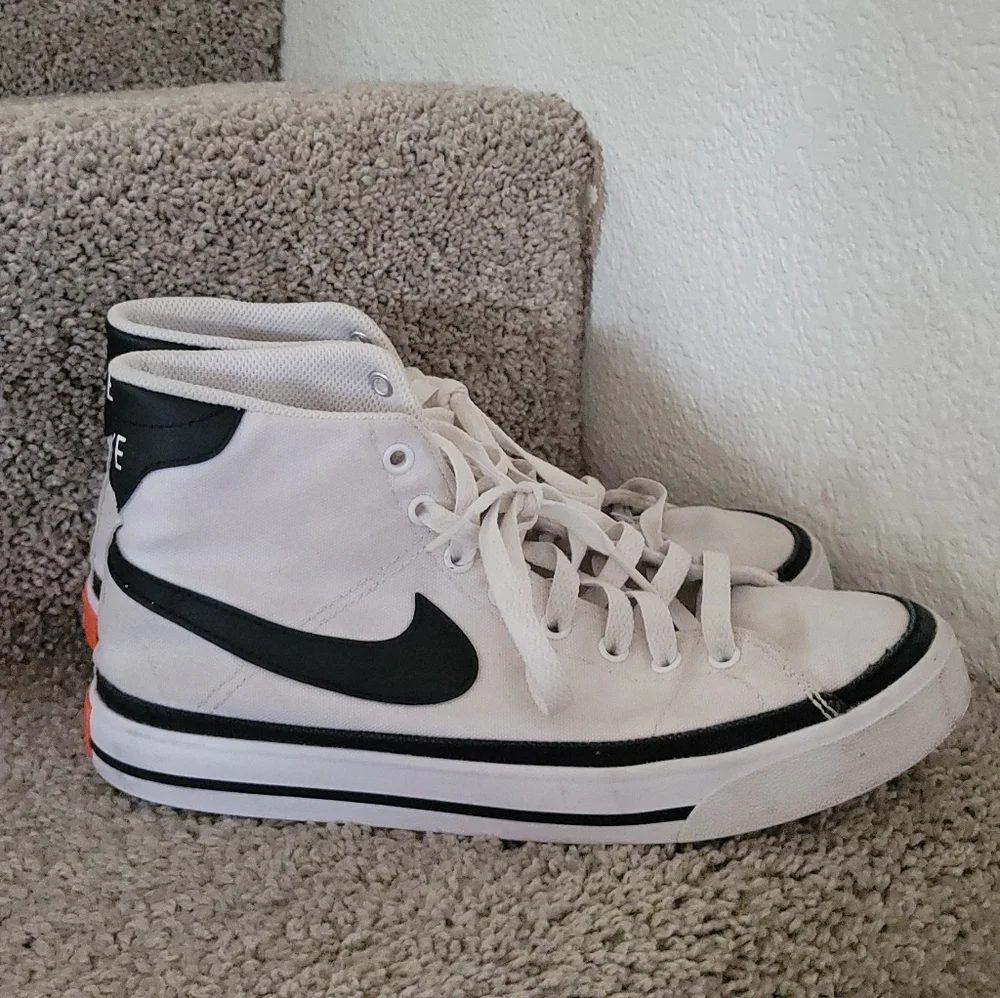 Nike Mens  Court Legacy Canvas Mid white and black sneakers. Size 8