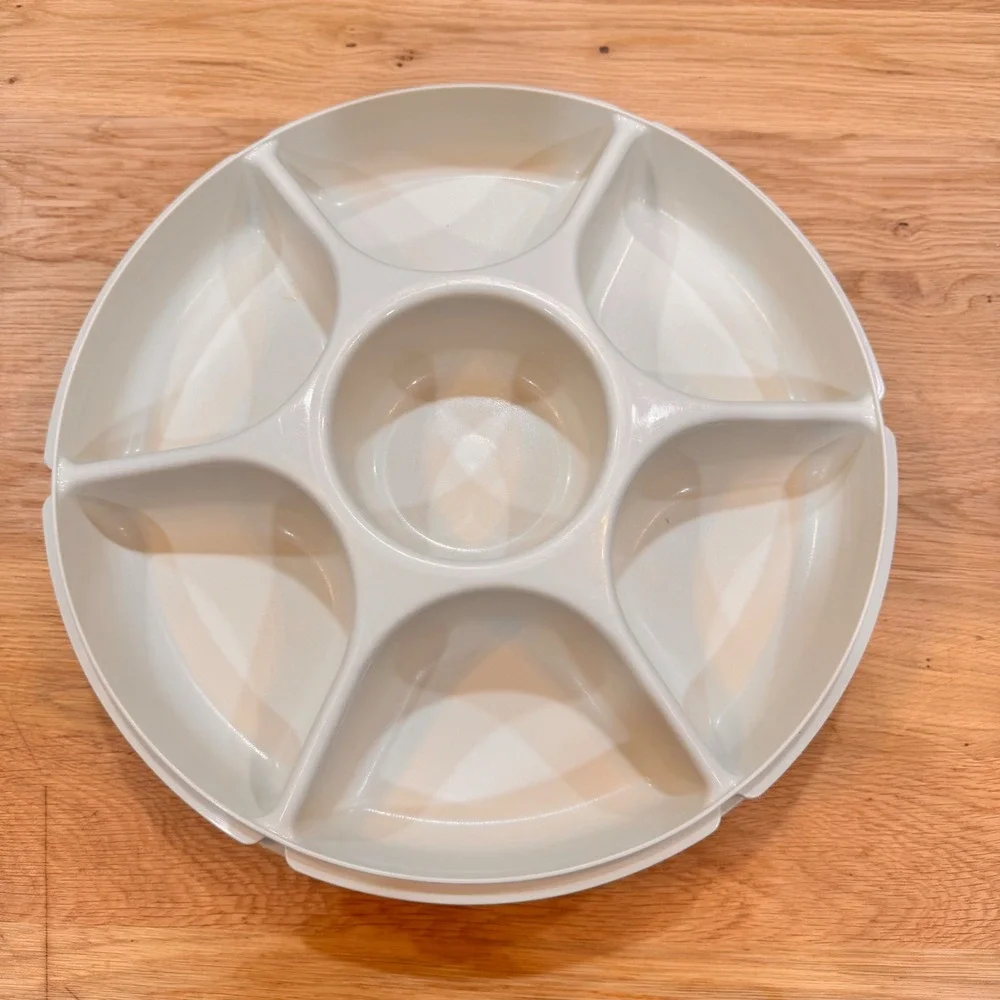 Tupperware Jeannie Magic Divided Serving Tray‎ with Lid Cream White 1665-3 USA