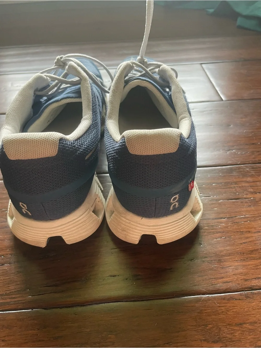 On Running breathable navy