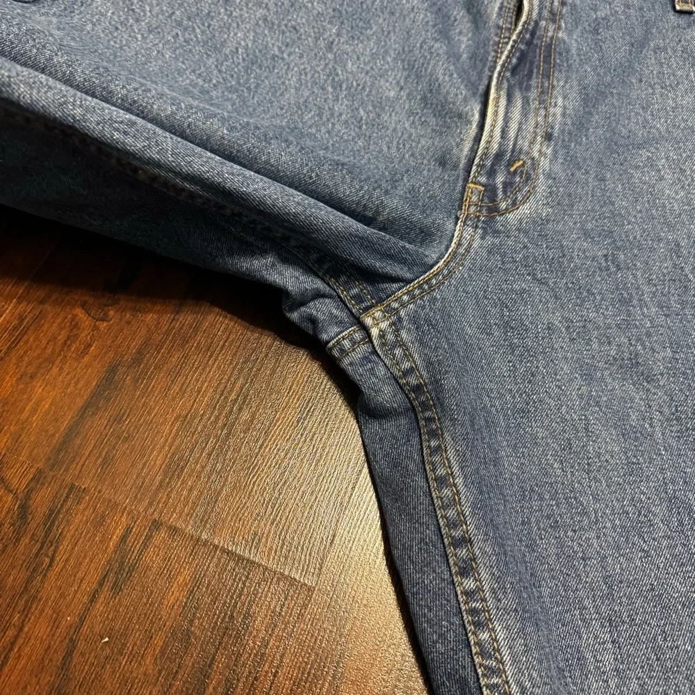 Signature by Levi Strauss stylish light