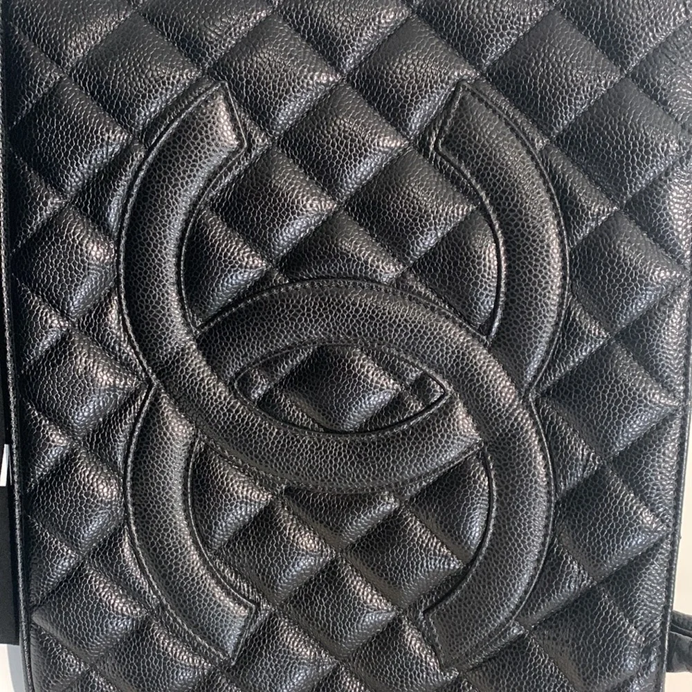 CHANEL elegant black