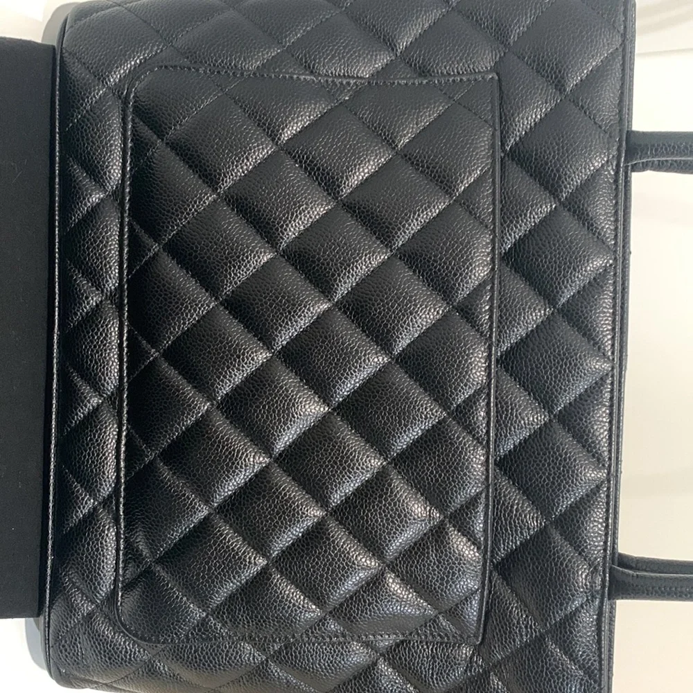 CHANEL elegant black