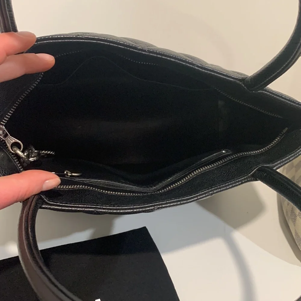 CHANEL elegant black