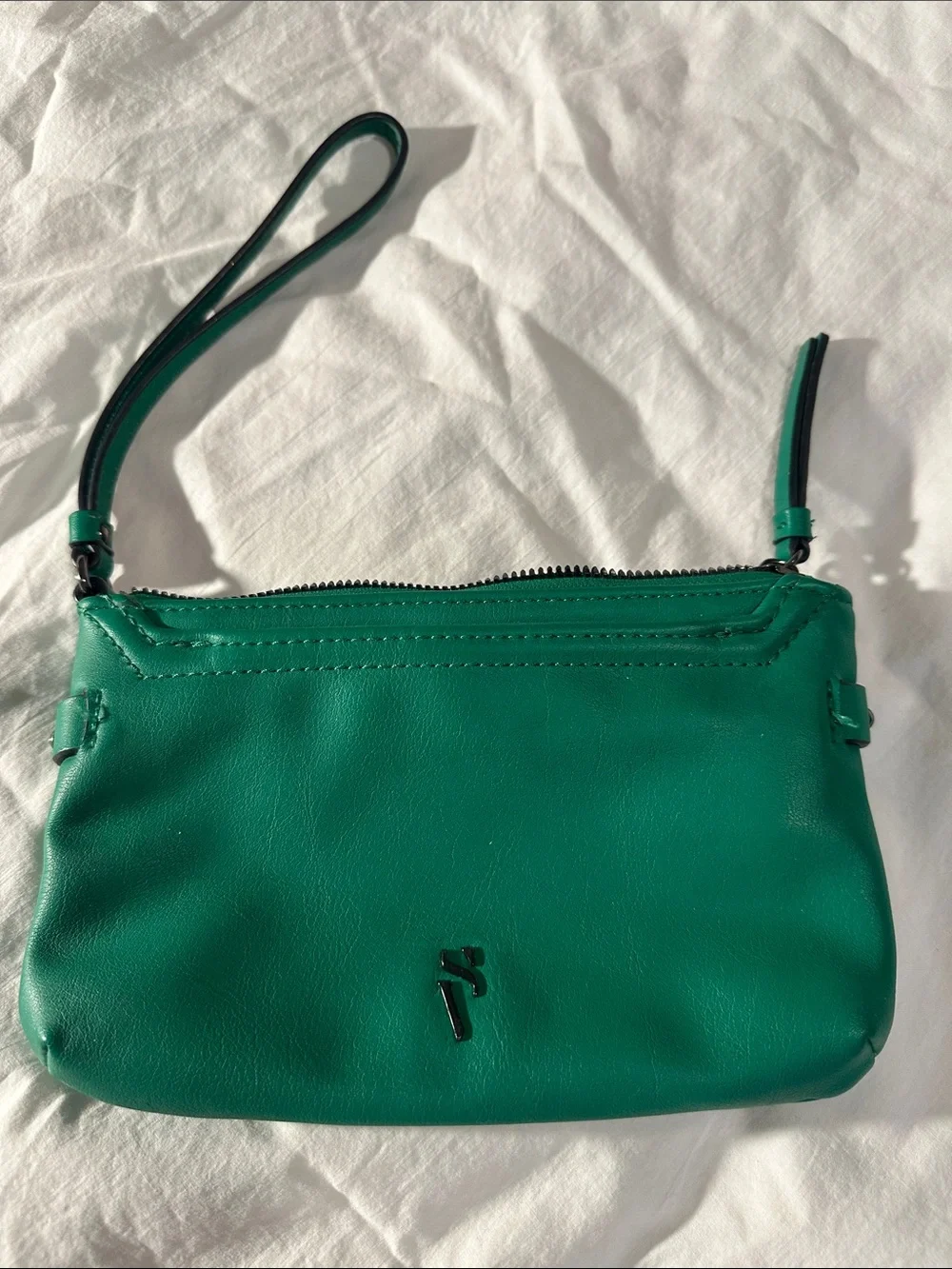 Simply Vera Vera Wang Green Leather Wristlet Clutch