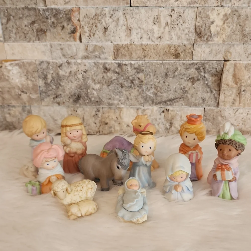 Avon 1986 Heavenly Blessings Children's Nativity Figurine Set 9