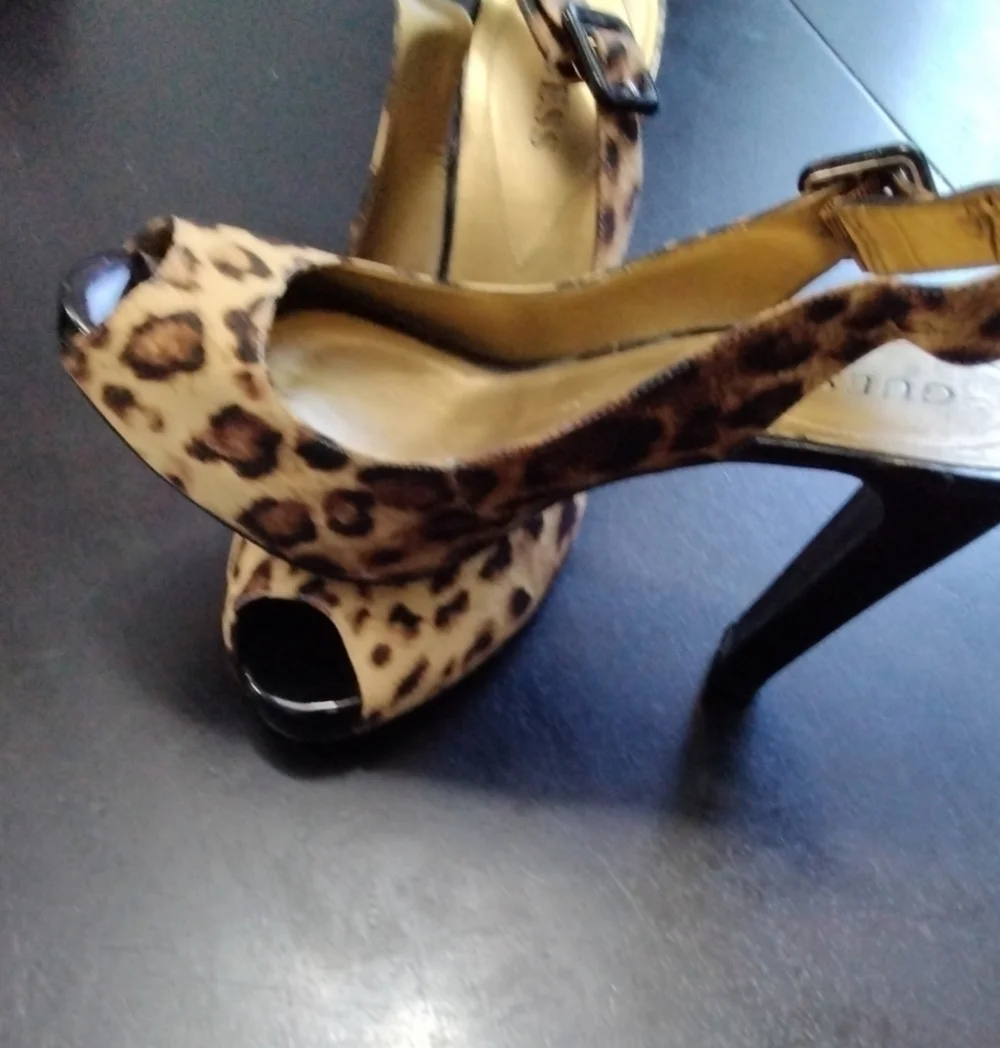 Guess leopard print
