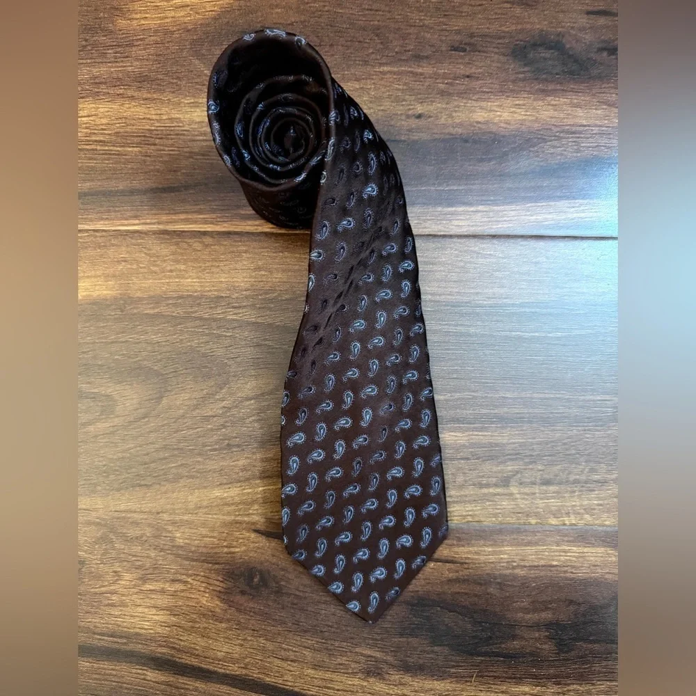 🌿END of SEASON SALE🌿BROOKS BROTHERS Dark Brown Tie with Paisley Design