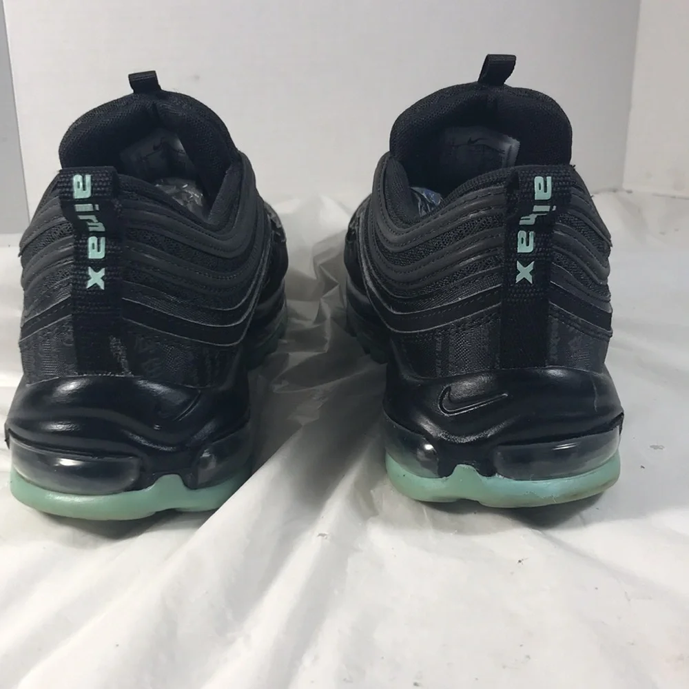 Nike stylish black