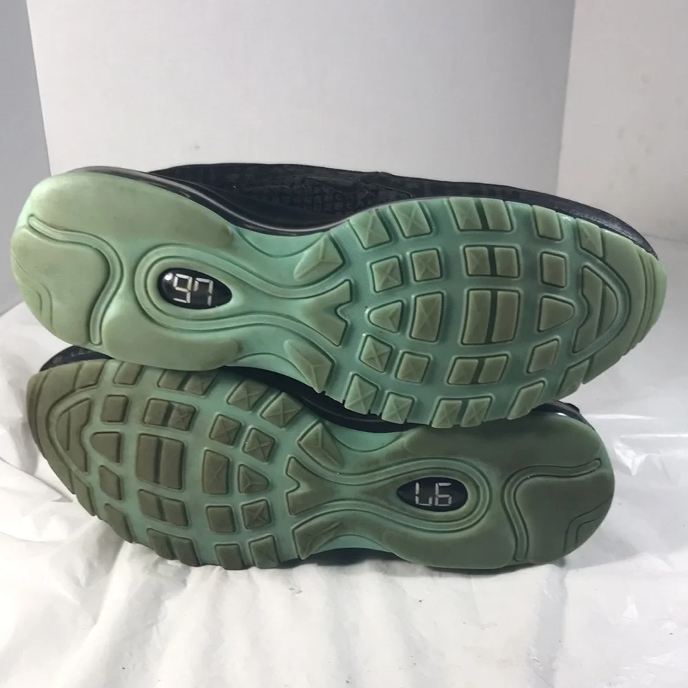 Nike stylish black