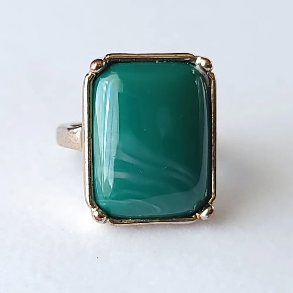 Ring gemstone cocktail swirl