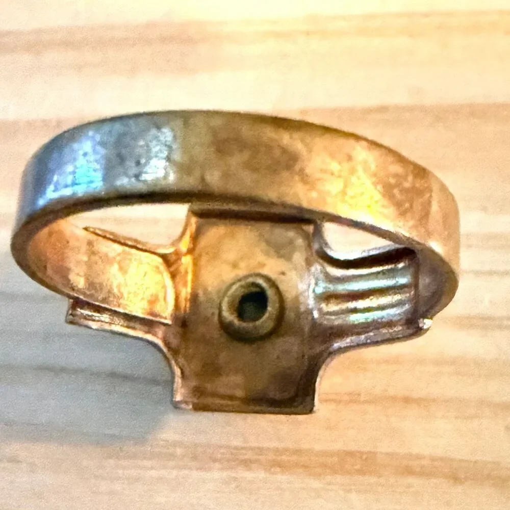 Vintage Green Carved Glass Flower Ring