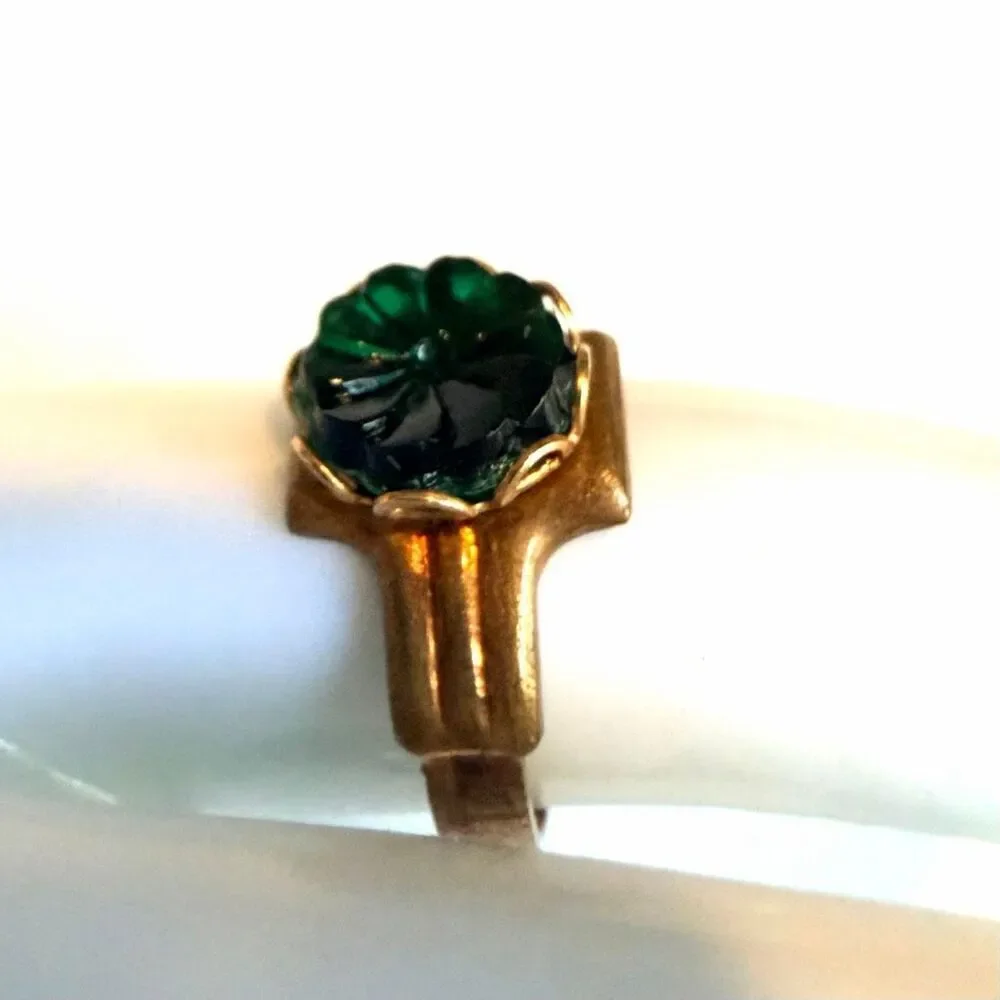Vintage Green Carved Glass Flower Ring