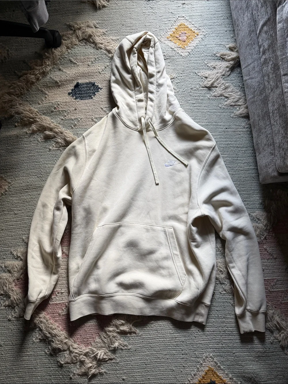 Nike Off-White/Cream Pullover Hoodie with Subtle Swoosh