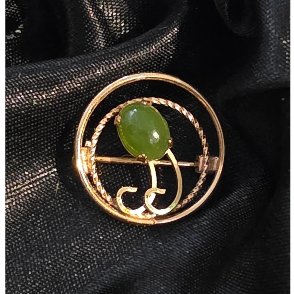 Vintage Gold‎ Tone Green Jade Wreath Brooch Scroll Circle Pin 0.75
