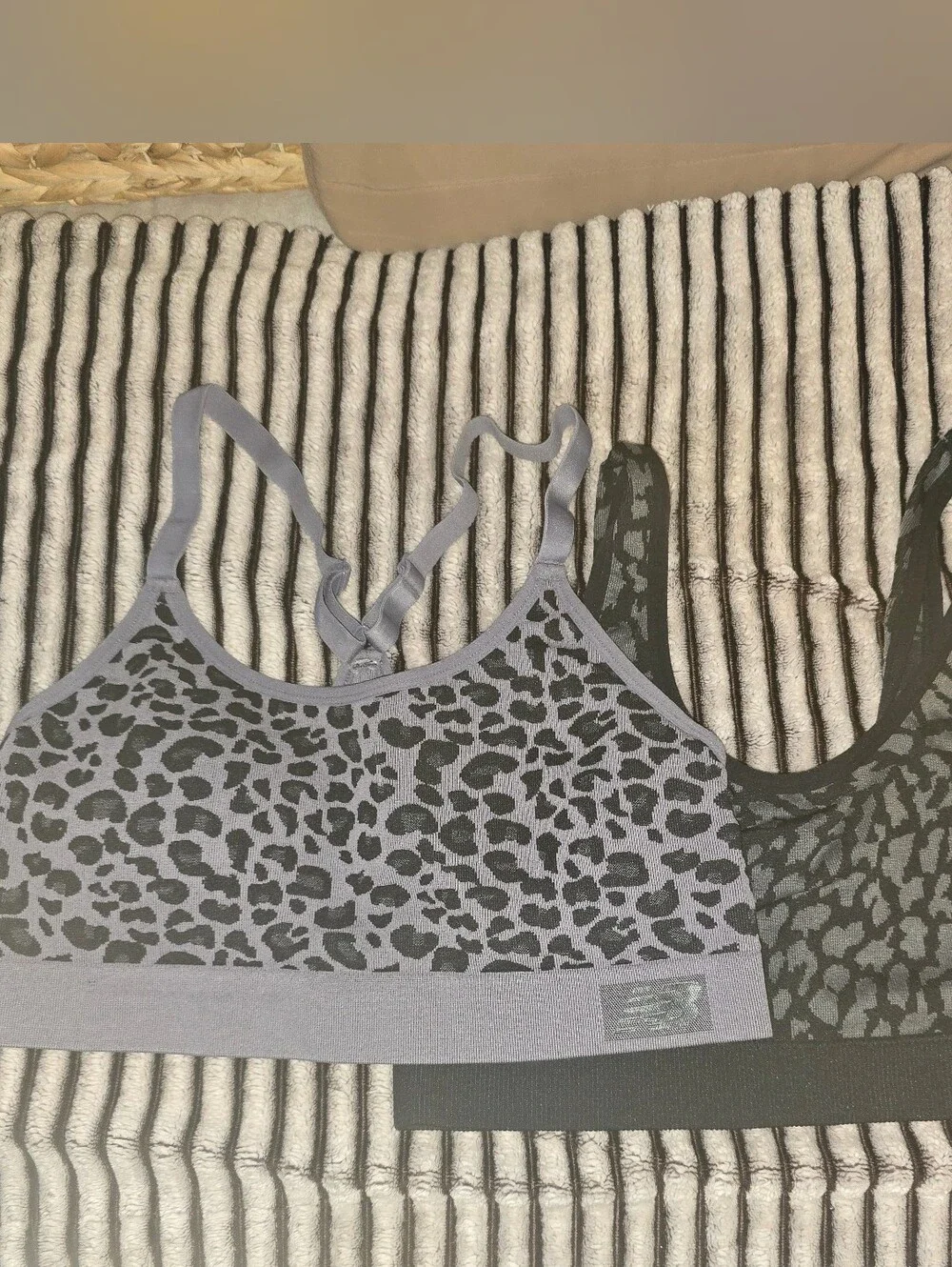 (Set Of 2) Women's Leopard Print Sports Bras - Lavender & Black