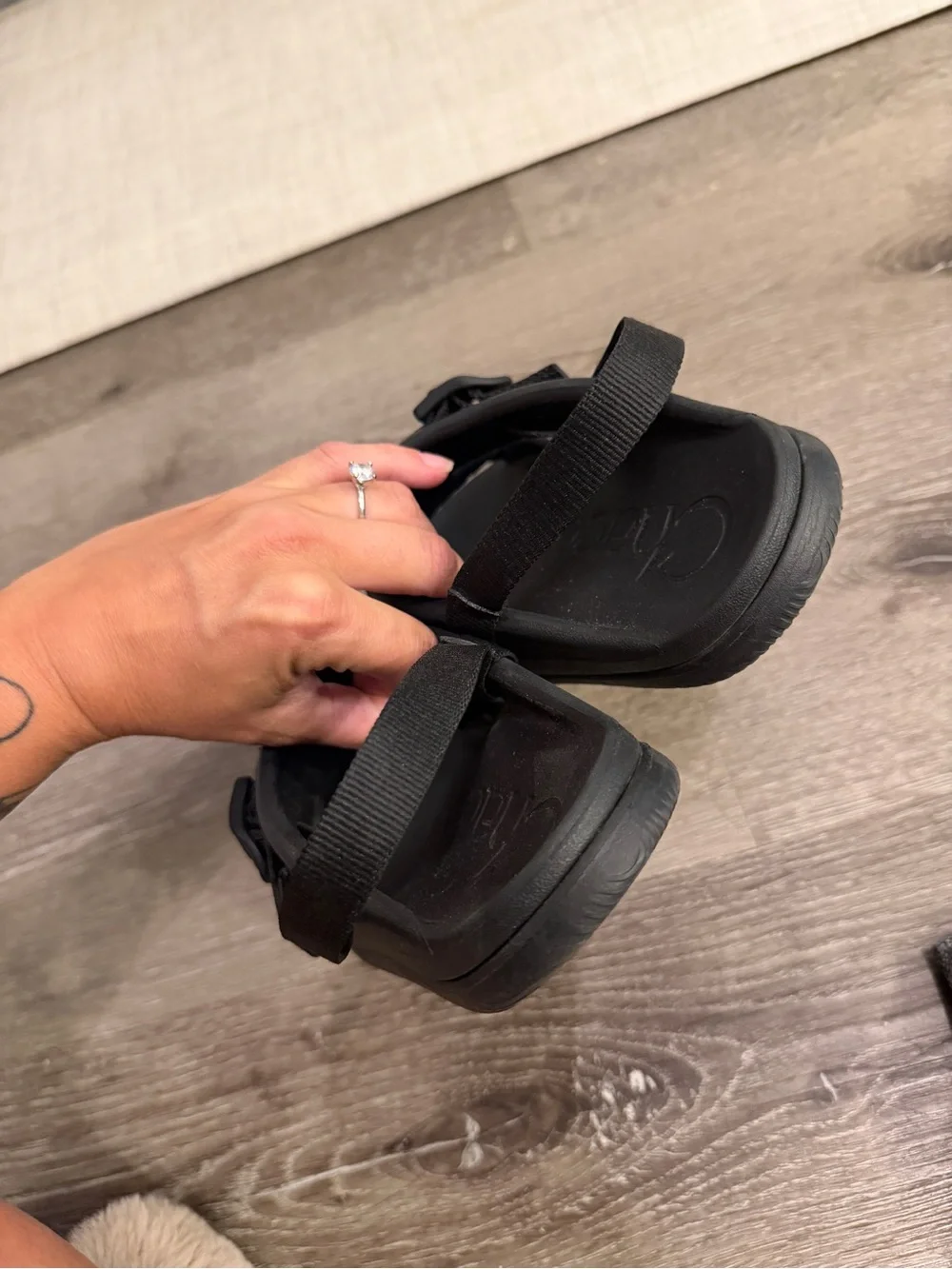 EUC Chaco Black Strappy Slide Sandals