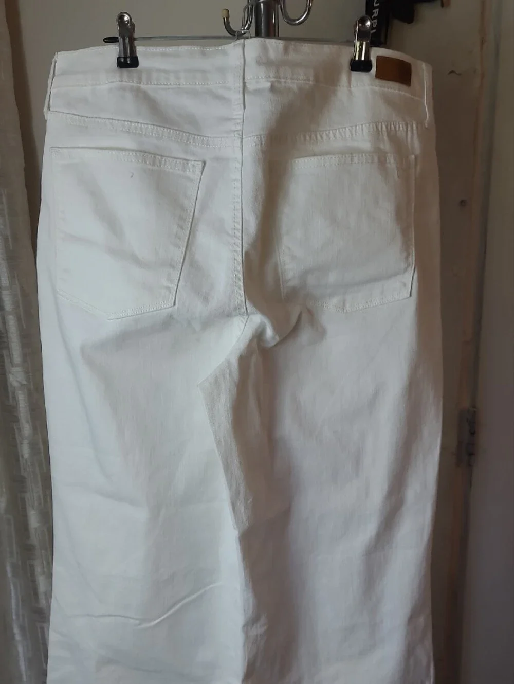 crown & ivy simple white