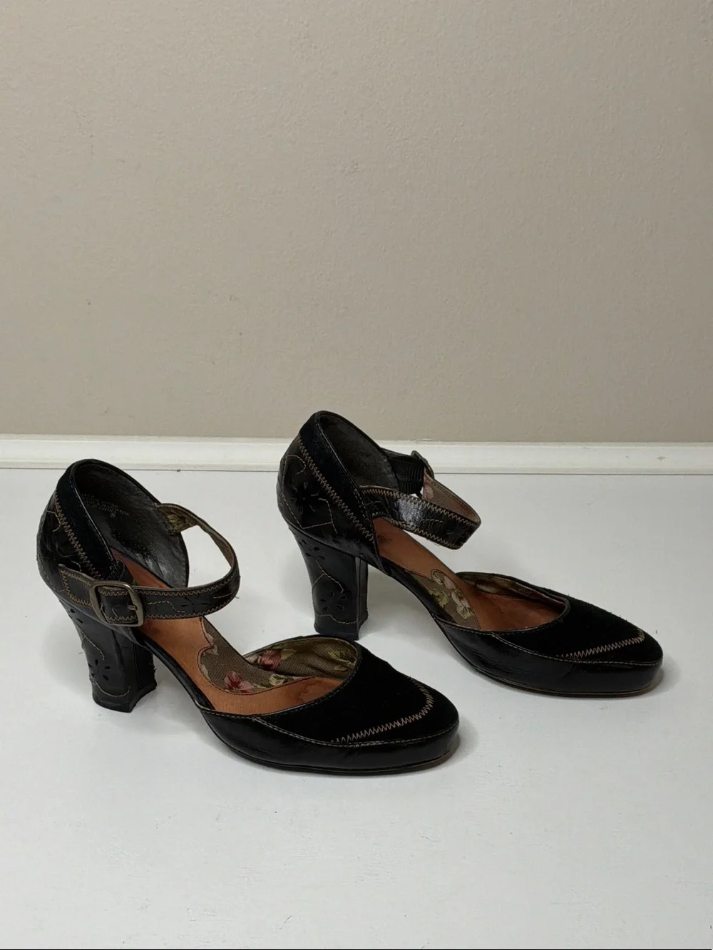 Kenzie Kayna Black Suede/Leather Ankle-Strap Heels Floral Cut Out In Leather Sz8