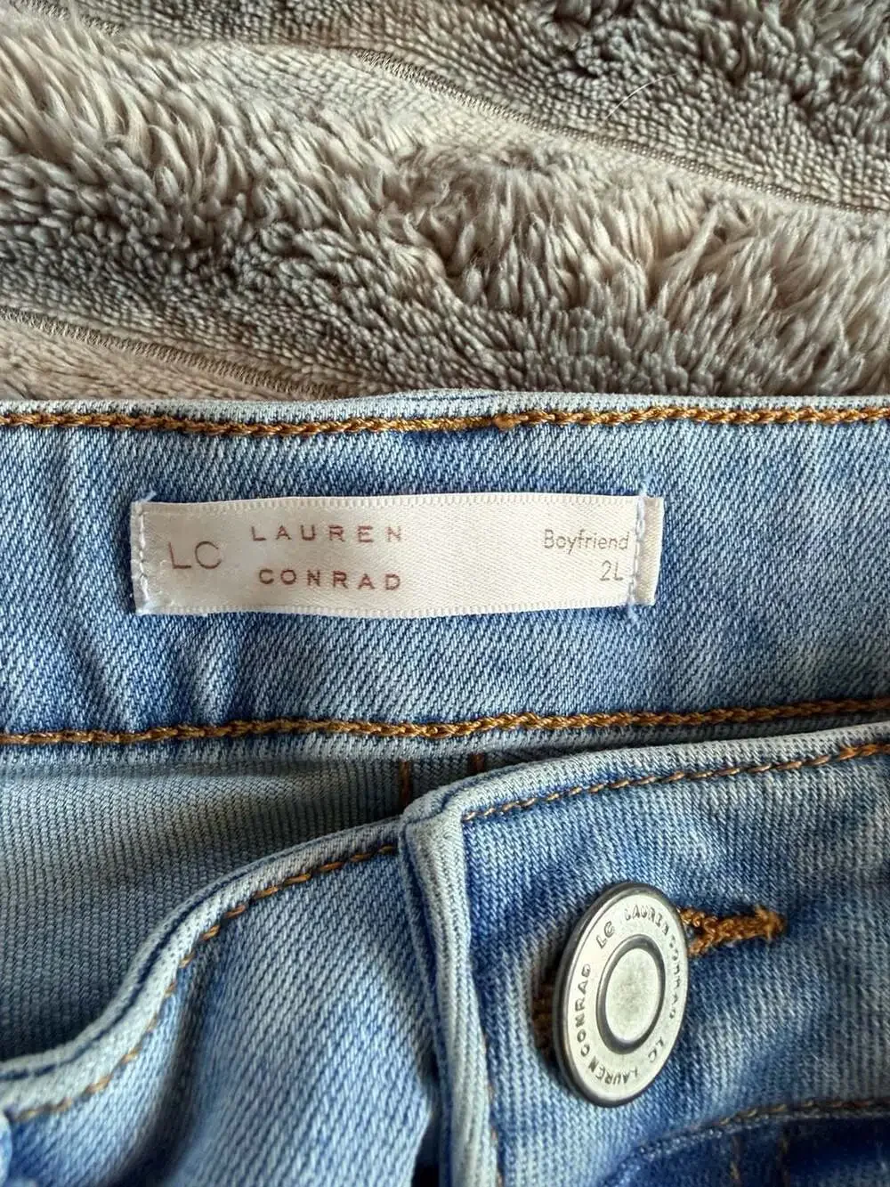Lauren Conrad Boyfriend Jeans Size 2L Distressed Light Wash Normcore Capsule