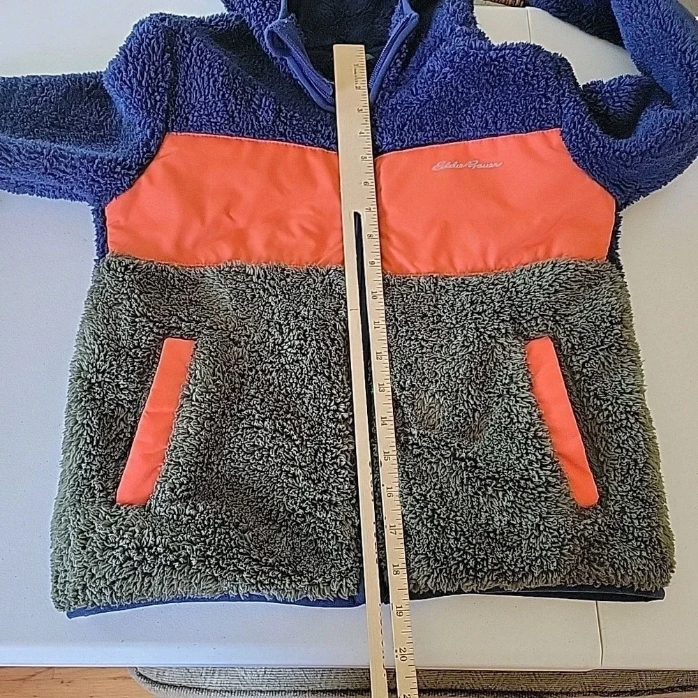 Eddie Bauer features hood