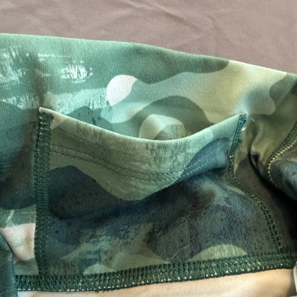 Fabletics essentials support streetwear