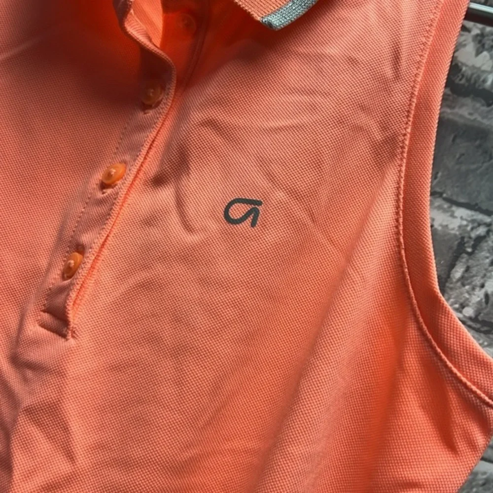 GAP girls collared