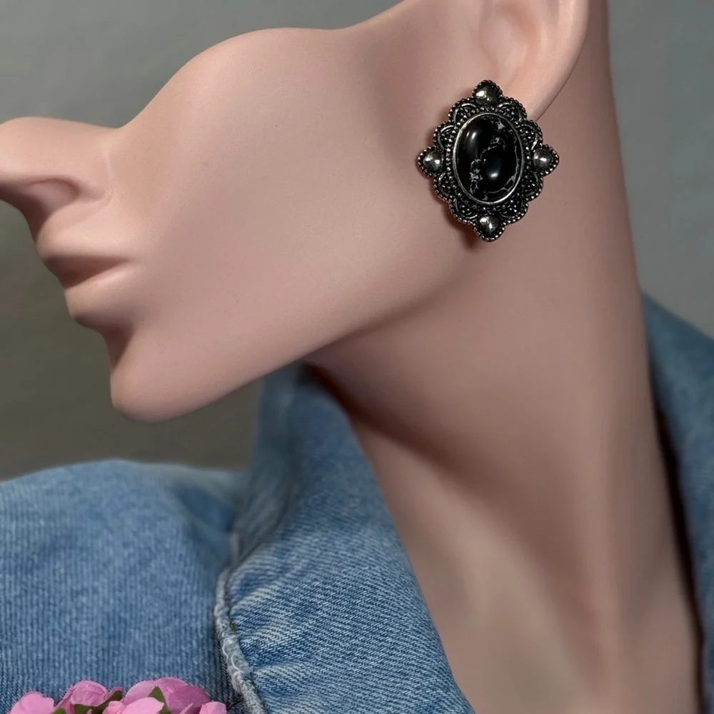 Vintage elegant black