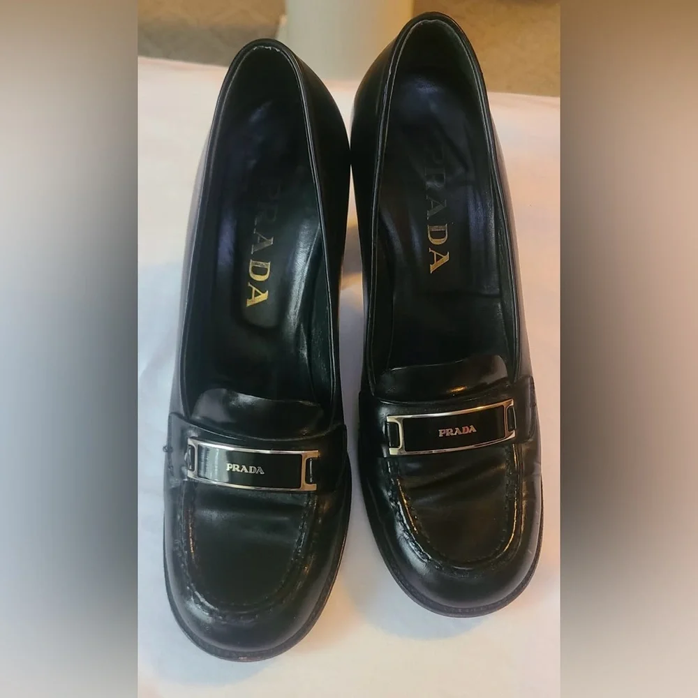 Prada chic vintage