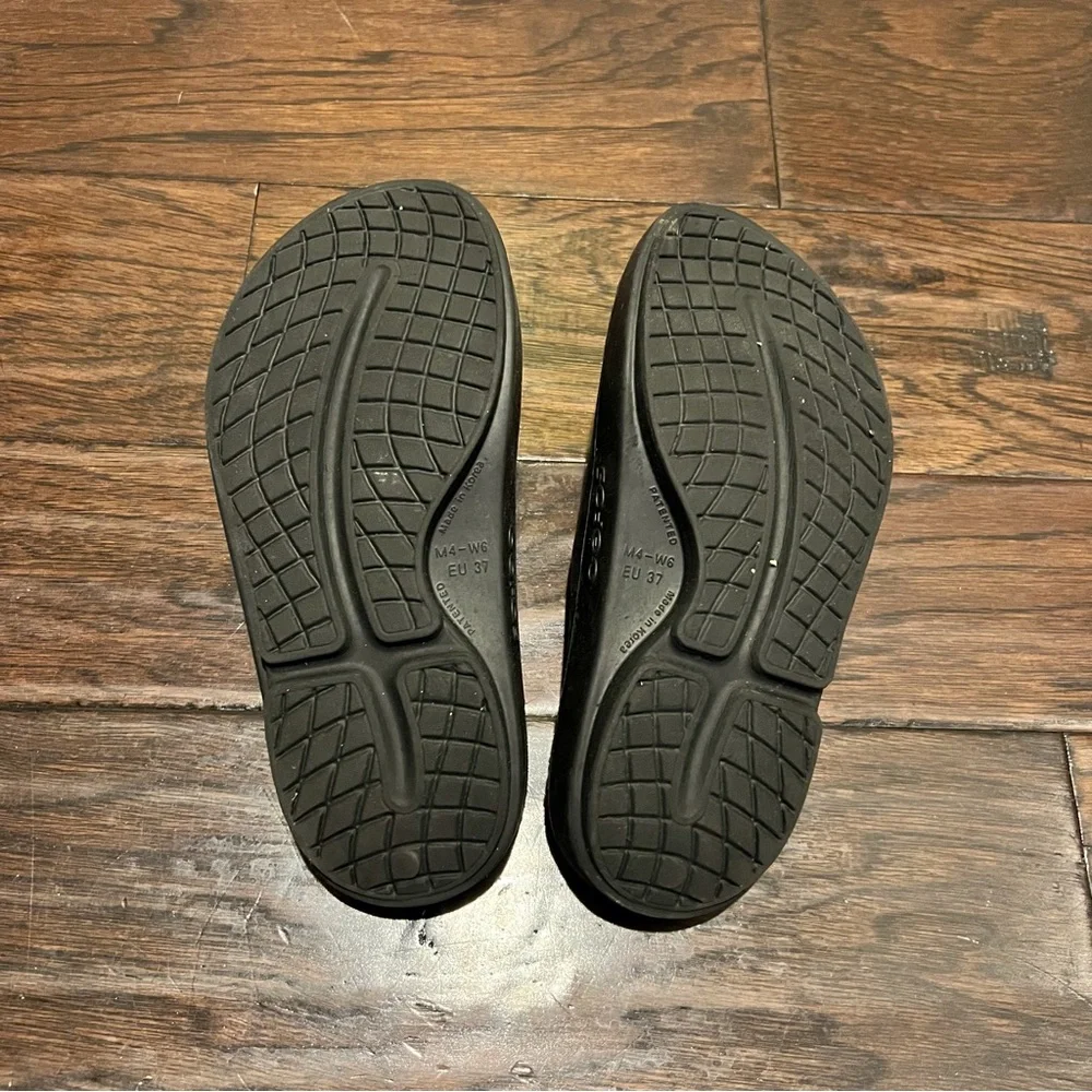 OOFOS women’s flip